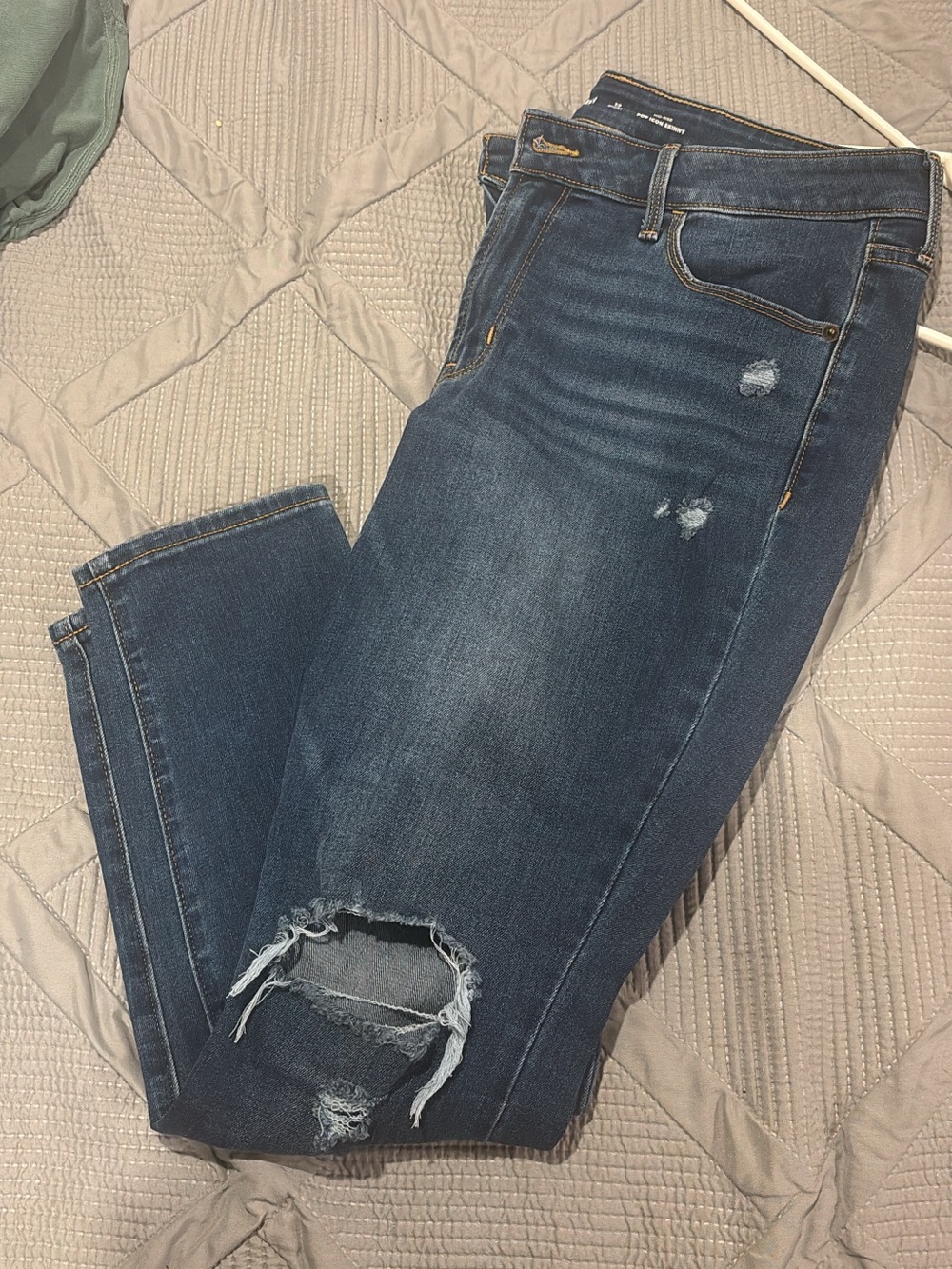 Old Navy Skinny Jeans in Dark Blue with Distressed Knee *SIZE 12 SHORT*